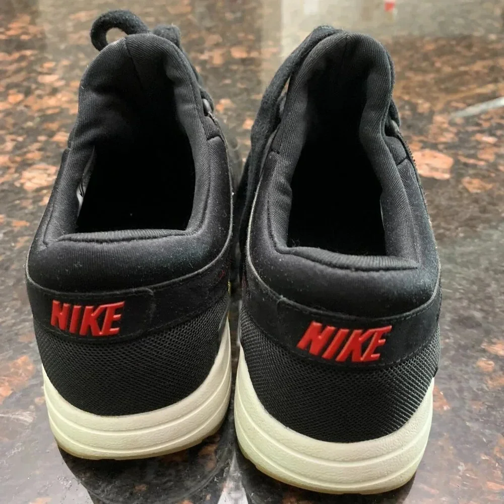 Nike Air Max, Black & Red